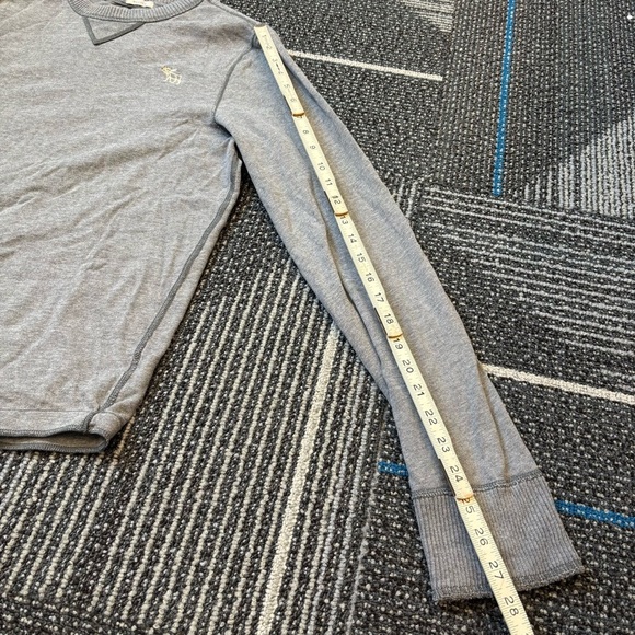 Abercrombie & Fitch Large Top Muscle Gray Long Sleeve - Picture 11 of 12